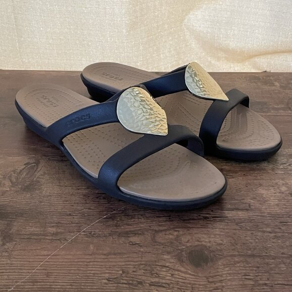 Crocs Womens Sanrah Sandal Sz 10 Brown Gold Hammered Teardrop Wedge Heel Slide - Picture 2 of 10